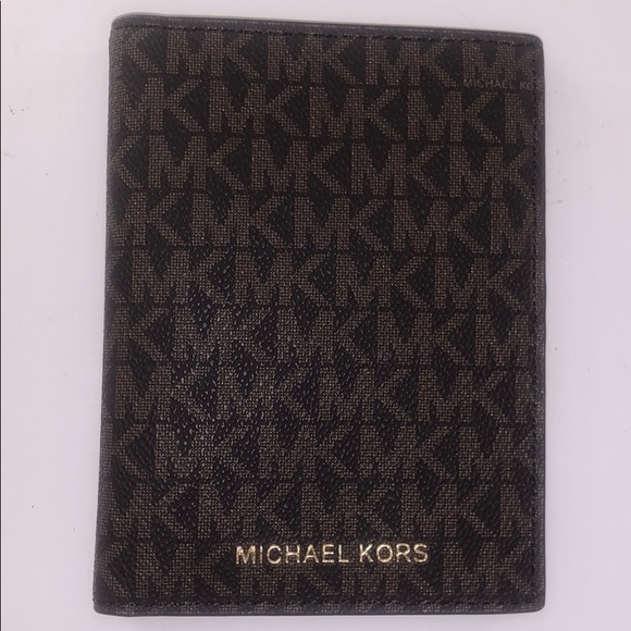 Michael Kors Passport Wallet - Picture 1 of 2